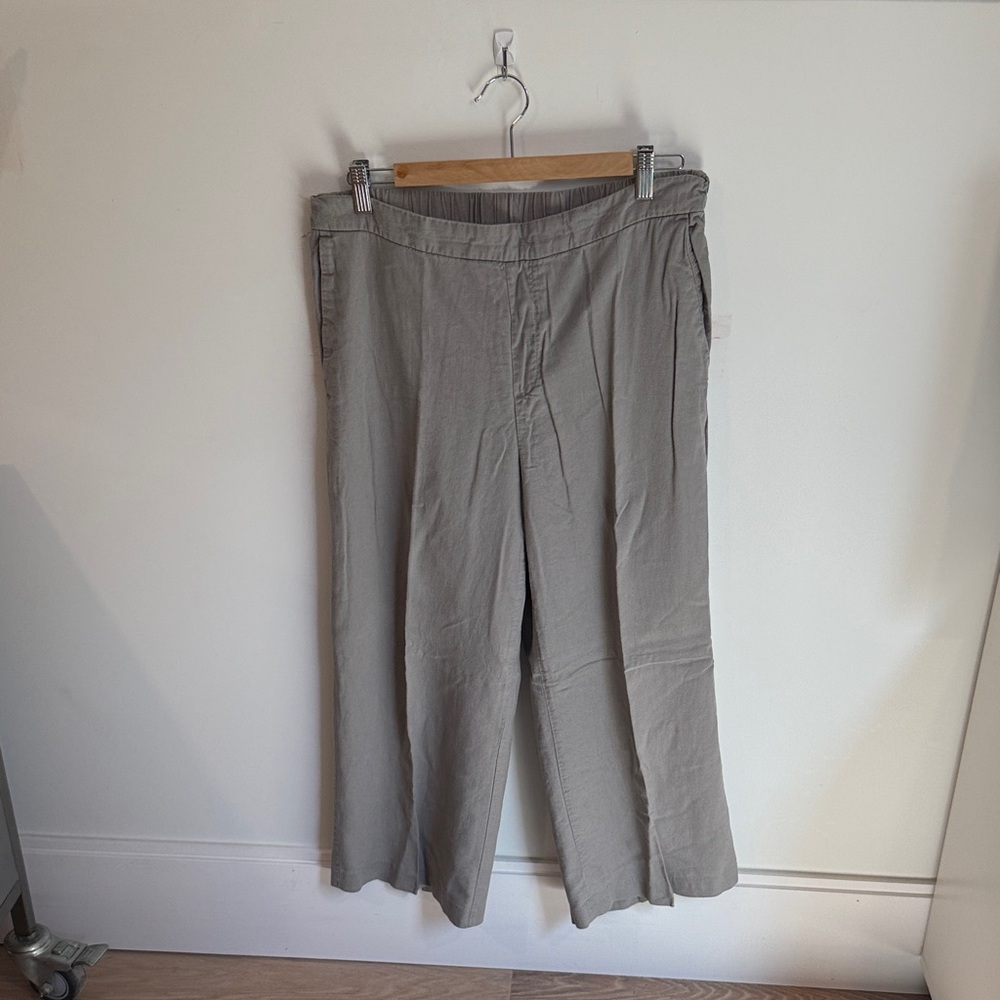 Old Navy pull on cropped linen pants Gray/Beige